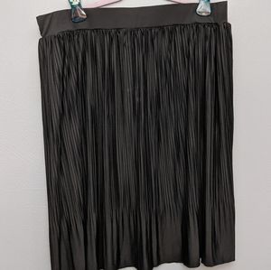 Pleated black skirt